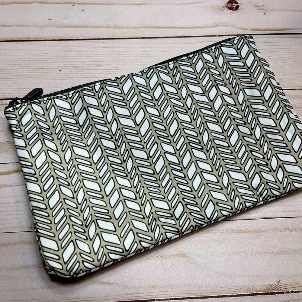 Thirty-One Swap-It-Pocket - pattern Chevron Charm brand new